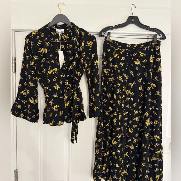 GANNI Black and Yellow Floral Women's top and Skirt set - Picture 1 of 6
